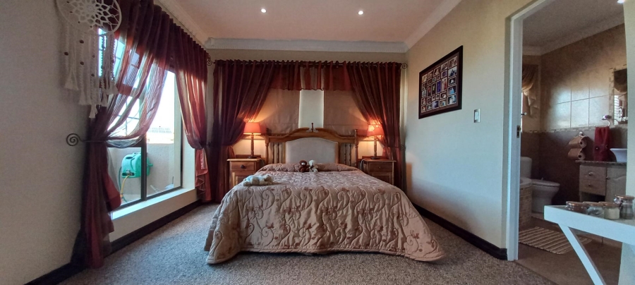 4 Bedroom Property for Sale in Hartenbos Heuwels Western Cape
